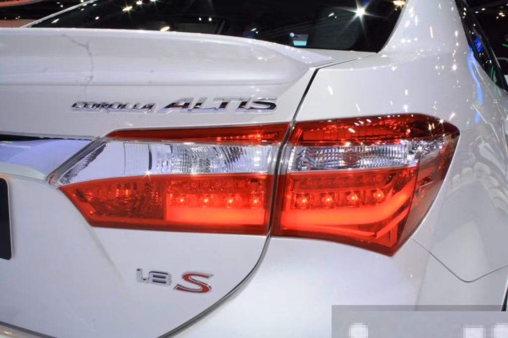 Toyota Corolla Altis ESport sử dụng khối động cơ I8 1.8L công nghệ Dual VVT-i, cho công suất 139 mã lực. Động cơ này sẽ kếp hợp với hệ thống truyền động thông qua hộp số vô cấp Super CVT-i 7 cấp.