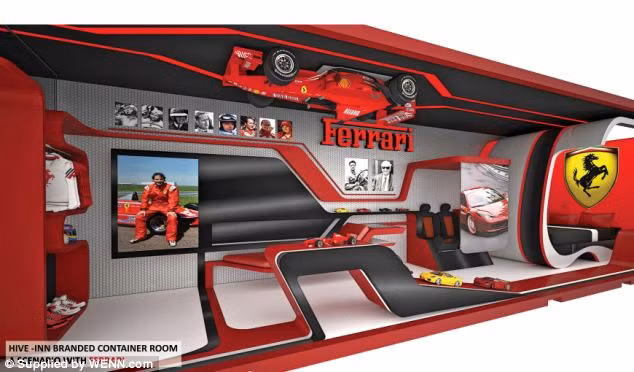 Logo và ảnh của các nhân vật của hãng Ferrari được dán trên khắp các bức tường.