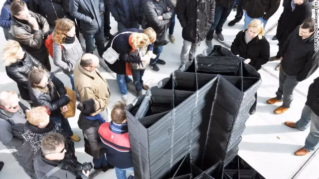 Ông Martine de Wit cũng cho biết "Nếu bạn muốn xây dựng một căn nhà tương tự, hãy gửi bản thiết kế, thông số kỹ thuật và các yêu cầu cần thiết cho chúng tôi. Chúng tôi có thể sử dụng nguyên liệu là nhựa tái chế in tại chỗ và lắp ráp cho bạn".