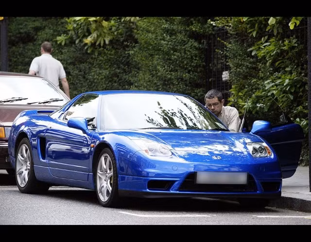 Siêu xe Honda NSX Ayrton Senna trang bị động cơ V6 là một trong những chiếc xe ông yêu thích nhất. Sau khi McLaren F1 bị tai nạn, người ta thường xuyên thấy Rowan lái chiếc Honda đi xuống phố.