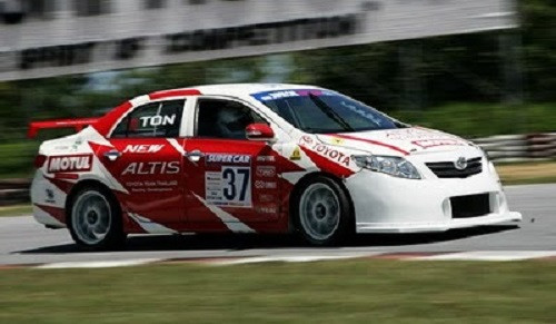 Cũng giống như Altis 19, chiếc Altis số 37 cũng là một trong những chiếc xe đua thành công của hãng Toyota. Chiếc xe có gầm thấp và thiết kế mũi xe giảm sức cản của gió giúp xe đạt tốc độ cao.