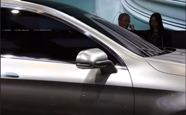 Cụm đèn pha Multibeam LED toàn bộ, hệ thống dẫn động bốn bánh 4MATIC và hộp số tự động 9 cấp.