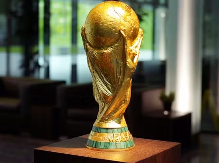 Ước tính đêm chung kết sẽ có 309 nghìn người đến xem trực tiếp tại sân vận động và hàng trăm triệu người theo dõi qua các phương tiện truyền thông. Số tiền bản quyền giải đấu lên tới hàng chục tỷ USD.