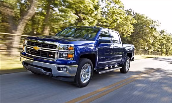 Chevrolet Silverado đầu năm nay khiêm tốn hơn với chỉ 108 nghìn chiếc được bán ra, giảm 7% so với năm ngoái. Xe trang bị động cơ V6 4,3 lít công suất 285 mã lực.