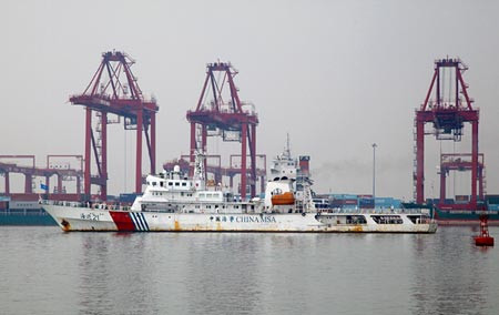 Tàu Hải tuần 21 (Haixun 21) của Trung Quốc dừng chân ở cảng trên đảo Phú Lâm ngày 9/10.