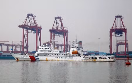 Tàu Hải tuần 21 (Haixun 21) của Trung Quốc dừng chân ở cảng trên đảo Phú Lâm ngày 9/10.