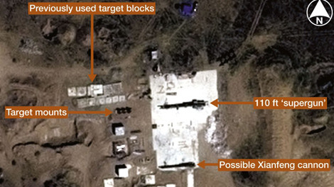 Hai khẩu siêu pháo khổng lồ tại trung tâm thử nghiệm Nội Mông.