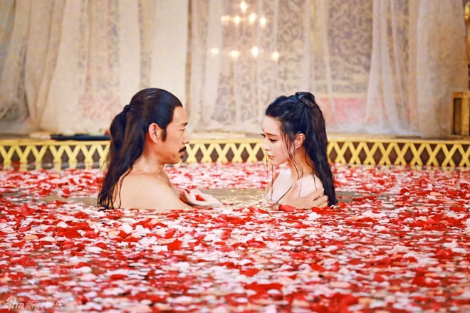 Sở dĩ Võ Tắc Thiện sủng ái và dung túng hai nam sủng này là để đàn áp các đối thủ chính trị khác. Lúc bấy giờ, trong triều Võ Chu nảy sinh mâu thuẫn giữa hai thế lực là gia tộc họ Võ và họ Lý. Có lẽ nữ hoàng đế Võ Tắc Thiên sử dụng hai nam sủng họ Trương để thao túng, giải quyết mâu thuẫn giữa hai gia tộc Võ – Lý và âm thâm thực hiện một cuộc chuyển giao quyền lực giữa hai triều đại.