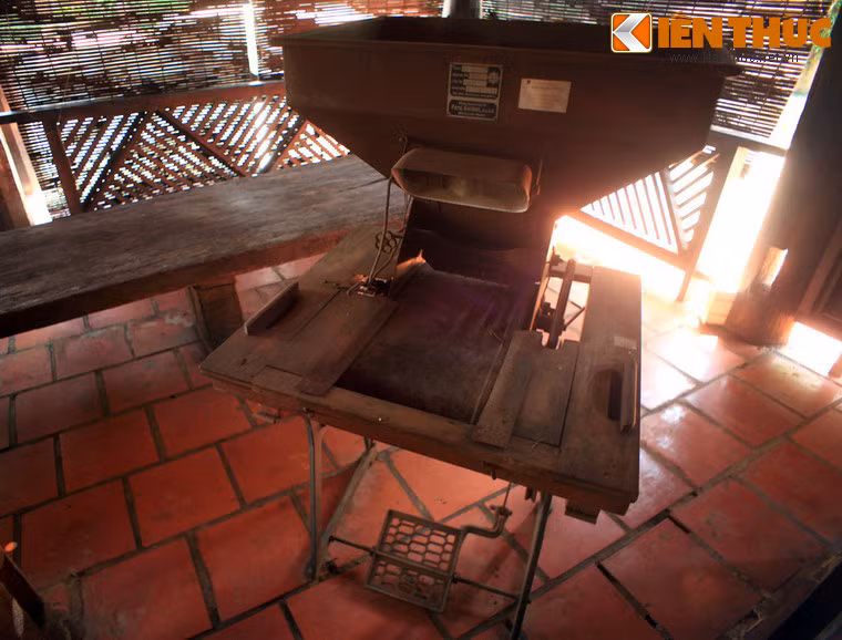 Bàn xay cà phê sản xuất năm 1900.