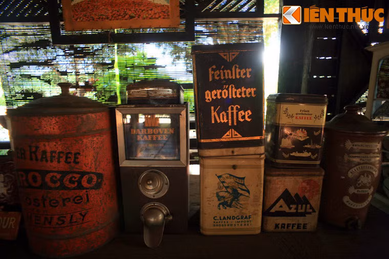 Thùng cà phê thuộc nhiều thương hiệu khác nhau có từ đầu thế kỷ 20.