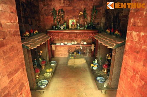 Sau nhiều thập niên, tháp Yang Prong đã biến thành điểm hoạt động tín ngưỡng của cộng đồng người dân tộc Kinh di cư lên Tây Nguyên. Bên trong tháp hiện được bài trí như một ngôi miếu ở các vùng đồng bằng Việt Nam.