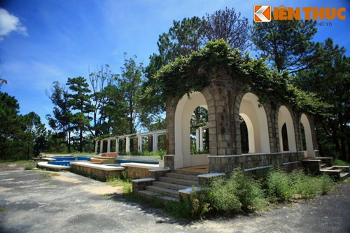 Người dân TP Đà Lạt hi vọng ngôi dinh thự lịch sử cùng hệ thống hầm bí mật sẽ sớm được khôi phục và mở cửa đón du khách tham quan trở lại.