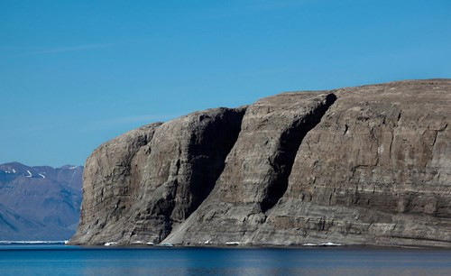 Hòn đảo được đặt tên theo tên của Hans Hendrik, một phiên dịch viên làm việc ở Bắc Cực và Greenland trong các cuộc thám hiểm Bắc Cực của Mỹ và Anh giai đoạn 1853-1876.