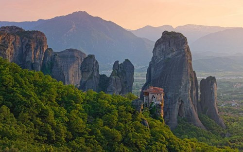 Sự hình thành của Meteora đã phải trả giá bằng rất nhiều sinh mạng của những người thợ xây.