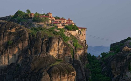 Ngày nay, Meteora được xem là một tu viện phức hợp lớn và rất quan trọng của chính thống giáo Hy Lạp, chỉ đứng thứ hai sau núi Athos.