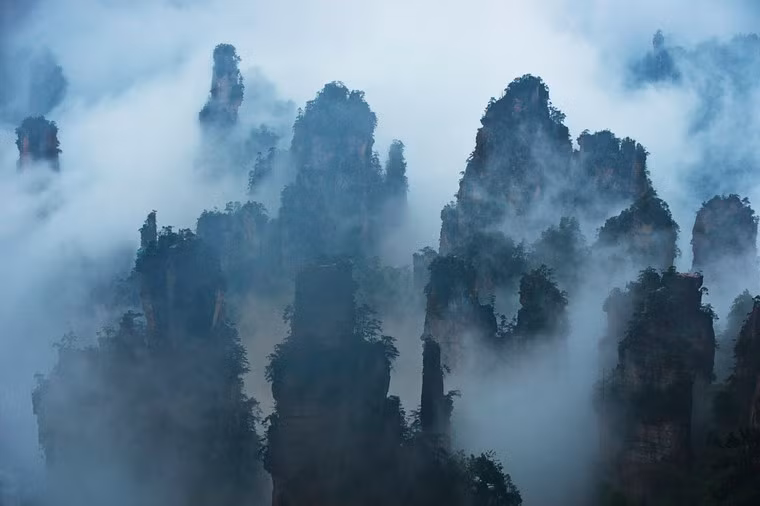 Màn sương mù che phủ núi Thiên Tử.