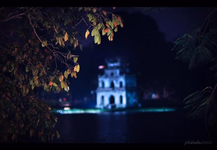 Trên các fanpage về Hà Nội, cư dân mạng liên tục chia sẻ, đăng tải những bức ảnh đẹp kèm theo những dòng mô tả dạt dào cảm xúc về mùa đông Hà Nội. Ảnh: Phieu du Photos.