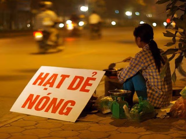 Những món ăn, quà vặt đặc trưng của mùa đông Hà Nội cũng trở thành một chủ đề trong ảnh và các trang mạng chia sẻ.