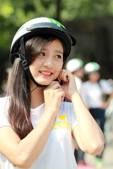 Ngam tan Hoa khoi Duyen dang Su pham dep ngay ngat