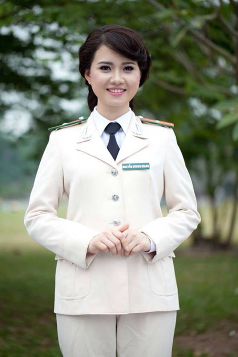 Sau khi tốt nghiệp cao đẳng,Hương Giang vào làm việc tại kênh ANTV với công việc chính là MC. Cô là gương mặt dẫn chương trình quen thuộc của bản tin An ninh ngày mới, Thời sự an ninh...