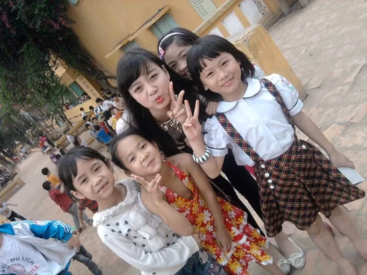 Thu Hoài có nickname Bibon Lonton, cô nàng cũng sở hữu nhiều bức ảnh đời thường rất xì tin.