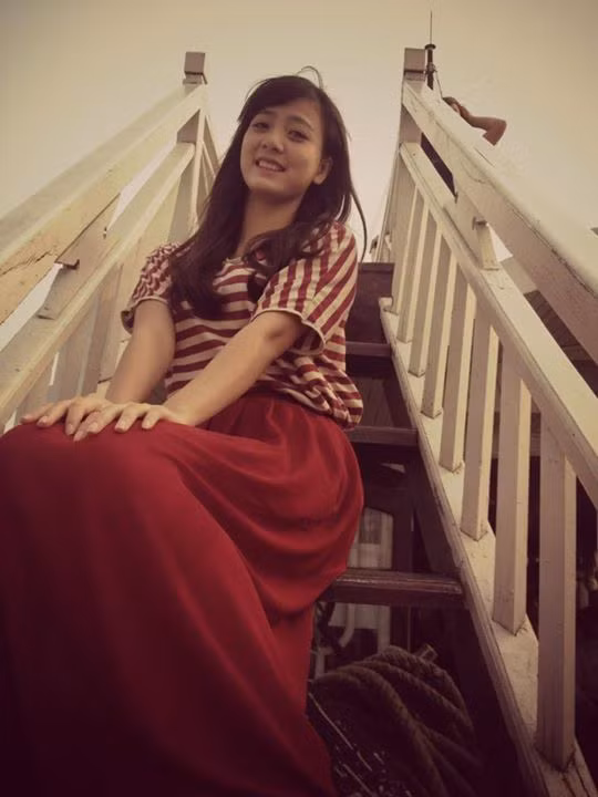 Cô mang một vẻ đẹp thuần khiết, trong sáng...