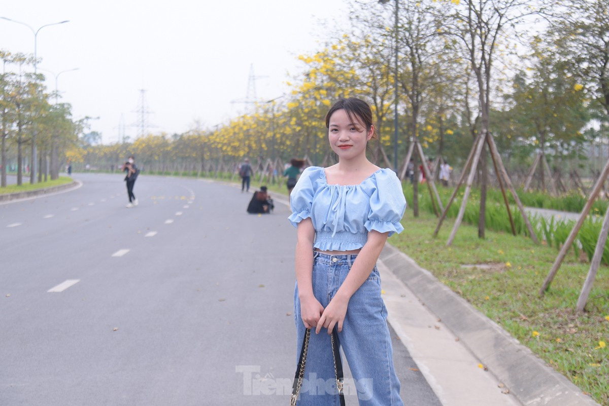 Ruc ro sac vang duong hoa phong linh tai Ha Noi-Hinh-7