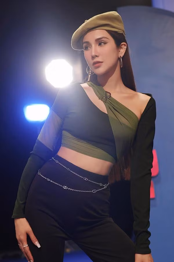 Nếu chạy bộ lên dốc hoặc leo cầu thang thì lượng calo đốt cháy sẽ cao hơn, có thể lên tới 300 - 500 calo/30 phút.Chạy bộ giảm mỡ toàn thân nhưng bạn sẽ cảm nhận được cơ bụng thắt lại, khi đó động tác đang tác động nhiều vào bụng để đốt mỡ khu vực này.