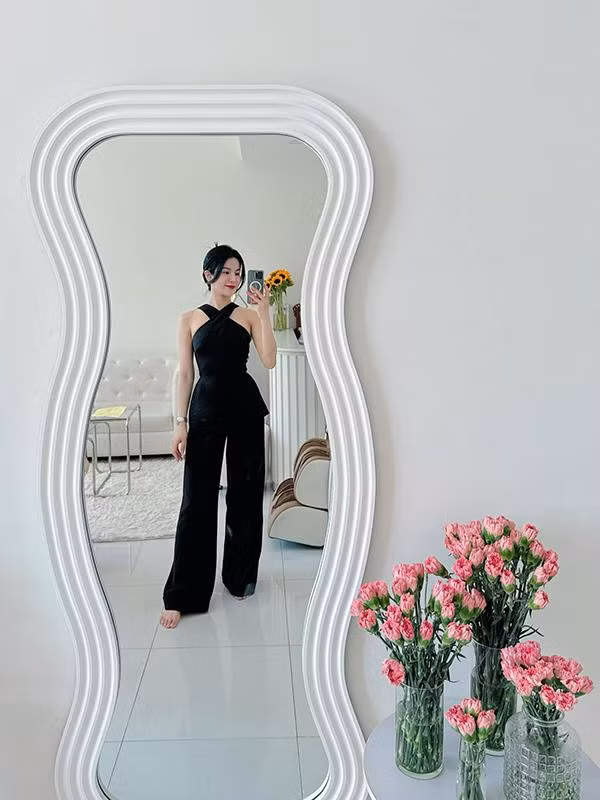 Diệp Lâm Anh mới đây đã khoe sắc vóc sau thời gian nghỉ Tết. Body của nữ diễn viên được nhận xét nuột nà thon gọn và gợi cảm.