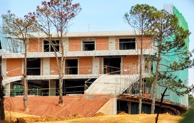 Qua han thao do toa nha cau lac bo golf khong phep o Da Lat-Hinh-2