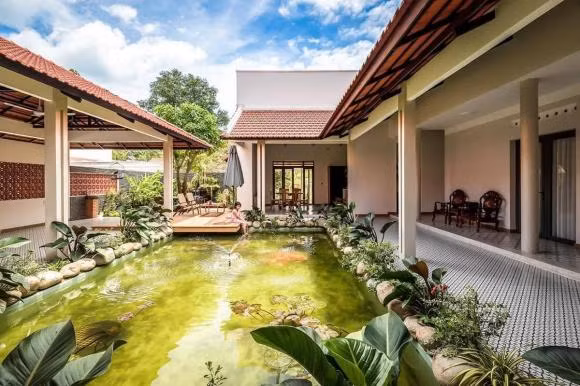 Nha mai ngoi hien dai co san vuon va ho ca-Hinh-2