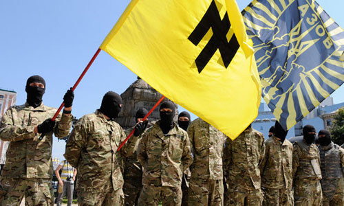 Những thành viên Tiểu đoàn Azov tham gia buổi lề xuất quân ở Quảng trường Sophia trước khi lên đường tới vùng Donbass.