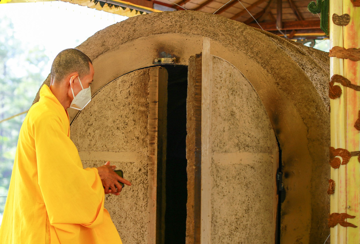 Đài này đã từng hỏa táng hòa thượng Thích Trí Quang. Sau khi tu sửa, đại diện Tổ đình Từ Hiếu đã đến kiểm tra các yếu tố kỹ thuật để đảm bảo cho lễ Trà tỳ nhục thân của thiền sư Thích Nhất Hạnh được diễn ra suôn sẻ.