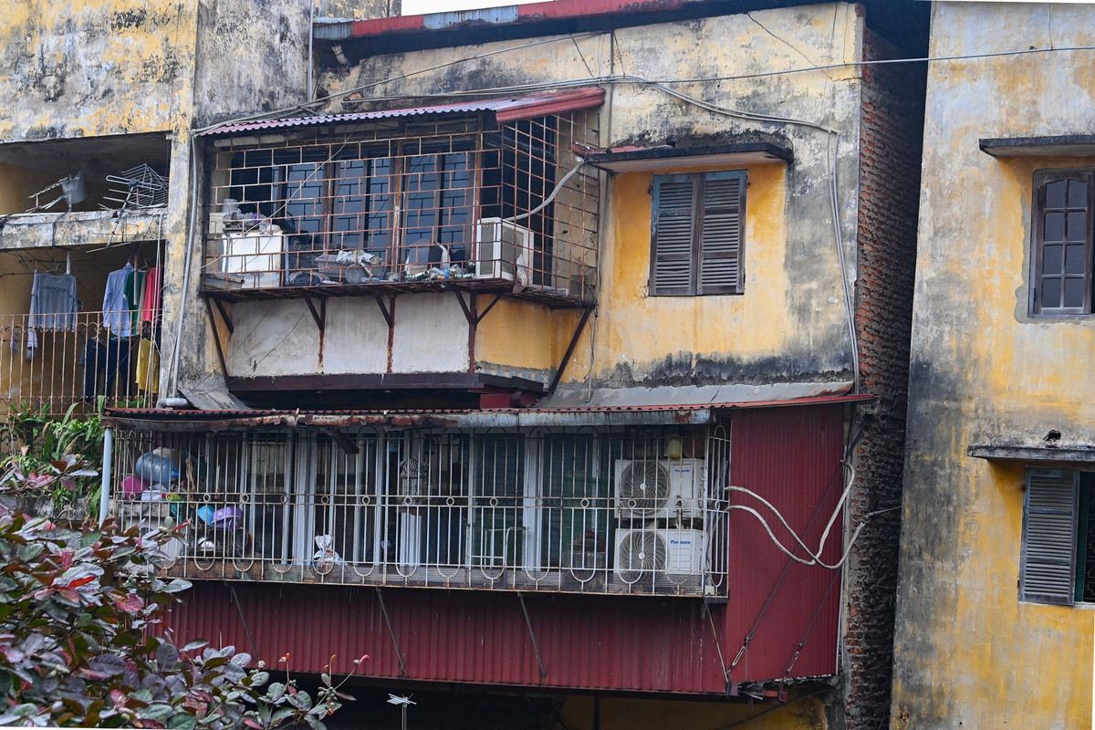 Khu tập thể Bộ Tư pháp (ngõ 35 Kim Mã Thượng, Cống Vị, Ba Đình, Hà Nội), được xây dựng từ năm 1990 đến nay đã xuống cấp nghiêm trọng. Khu tập thể này có 3 đơn nguyên thì có tới hai đơn nguyên 1 và 3 bị nghiêng lún tách rời khỏi đơn nguyên 2 khoảng cách hơn 1 m.