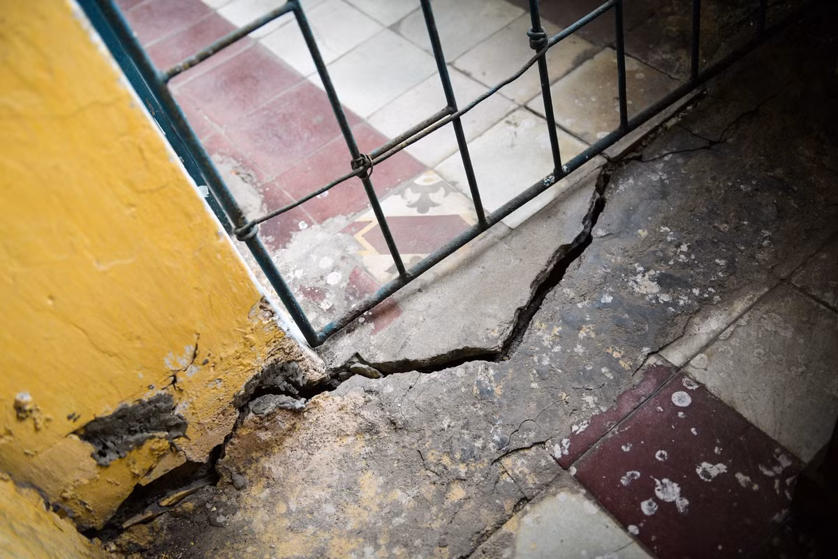 Ông Thu cũng kể lại, năm 2016, những hộ dân sinh sống trong khu C8 Giảng Võ được trưng cầu ý kiến, 90% đều đồng tình với việc xây chung cư mới, nhà thầu cũng đã được chỉ định. "Chúng tôi đồng ý di dời. Không có ai muốn sinh sống trong điều kiện hạn chế như này cả. Nhưng chúng tôi cần những kế hoạch cụ thể, rõ ràng cả về việc đền bù thỏa đáng", ông Thu nói.