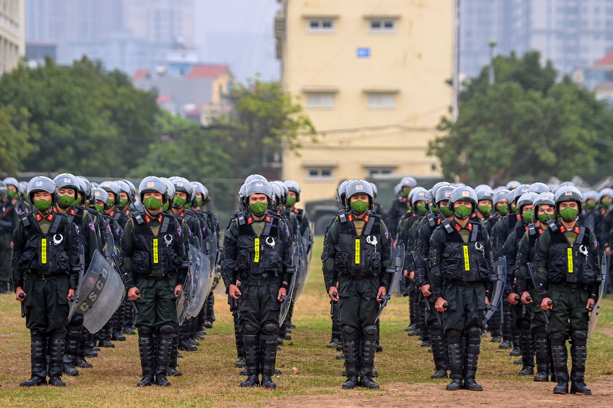 Về dự án Luật CSCĐ, ông Vương Đình Huệ cho biết dự kiến Quốc hội sẽ xem xét thông qua vào kỳ họp tháng 5/2022. Ông yêu cầu, lực lượng CSCĐ sớm tham mưu cho Đảng ủy Công an Trung ương sớm triển khai Luật CSCĐ khi được Quốc hội thông qua.