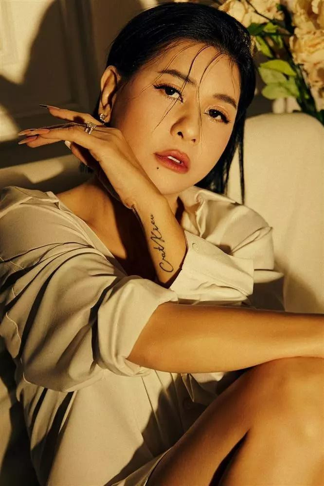 Cat Phuong mac vay cuoi: 