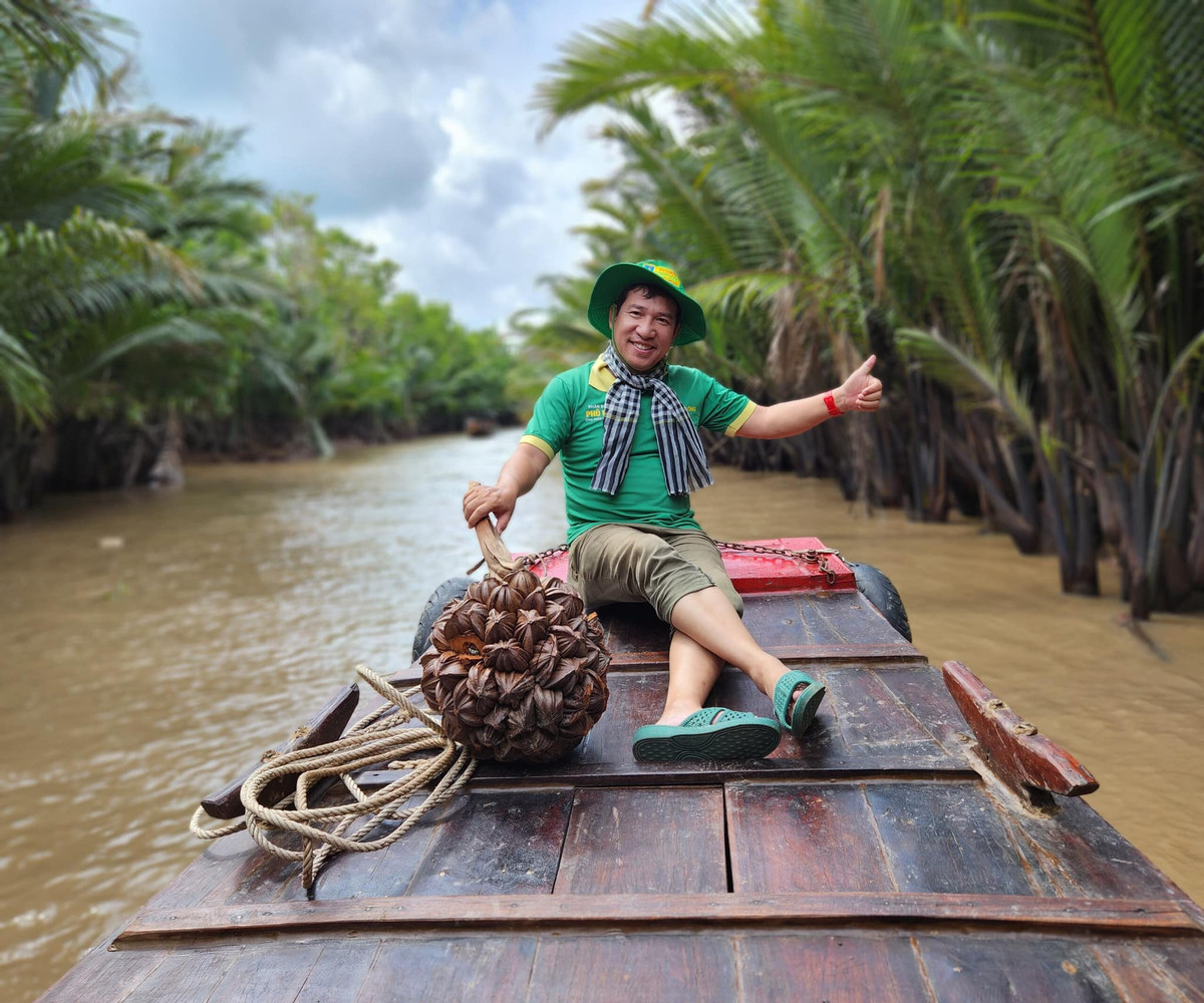 Tin sao Việt ngày 13/11: NSƯT Quang Thắng trải nghiệm sông nước miền Tây.