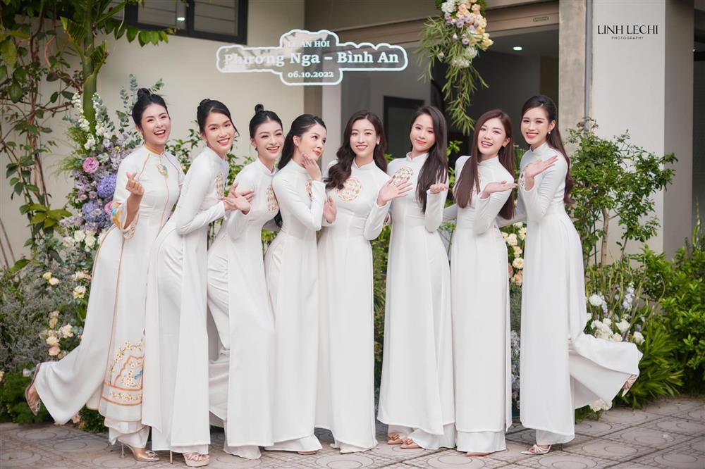 ội hình đỡ tráp của Phương Nga quy tụ những nhan sắc hàng đầu Vbiz.