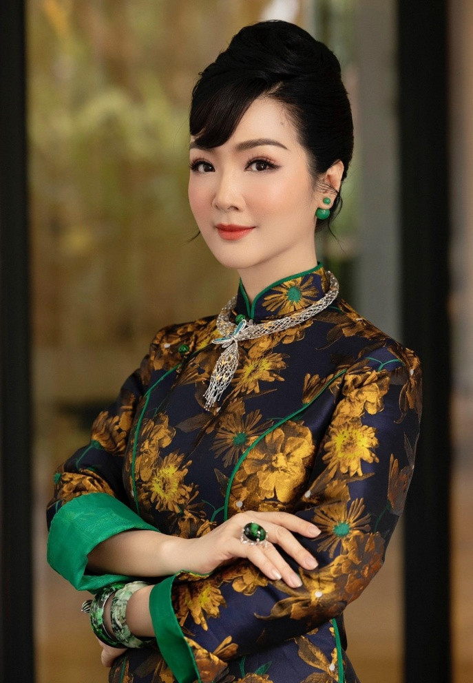 Hồng Nhung trẻ như gái 20, Hà Kiều Anh khoe con gái xinh đẹp - Hình 11 Hong Nhung tre nhu gai 20, Ha Kieu Anh khoe con gai xinh dep-Hinh-11