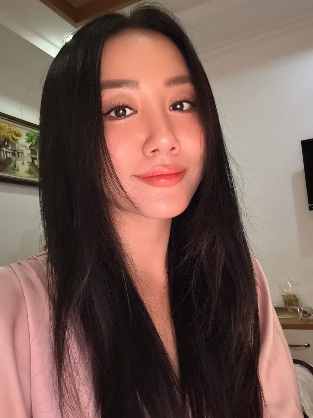 Lần hiếm hoi ca sĩ Văn Mai Hương chụp selfie.