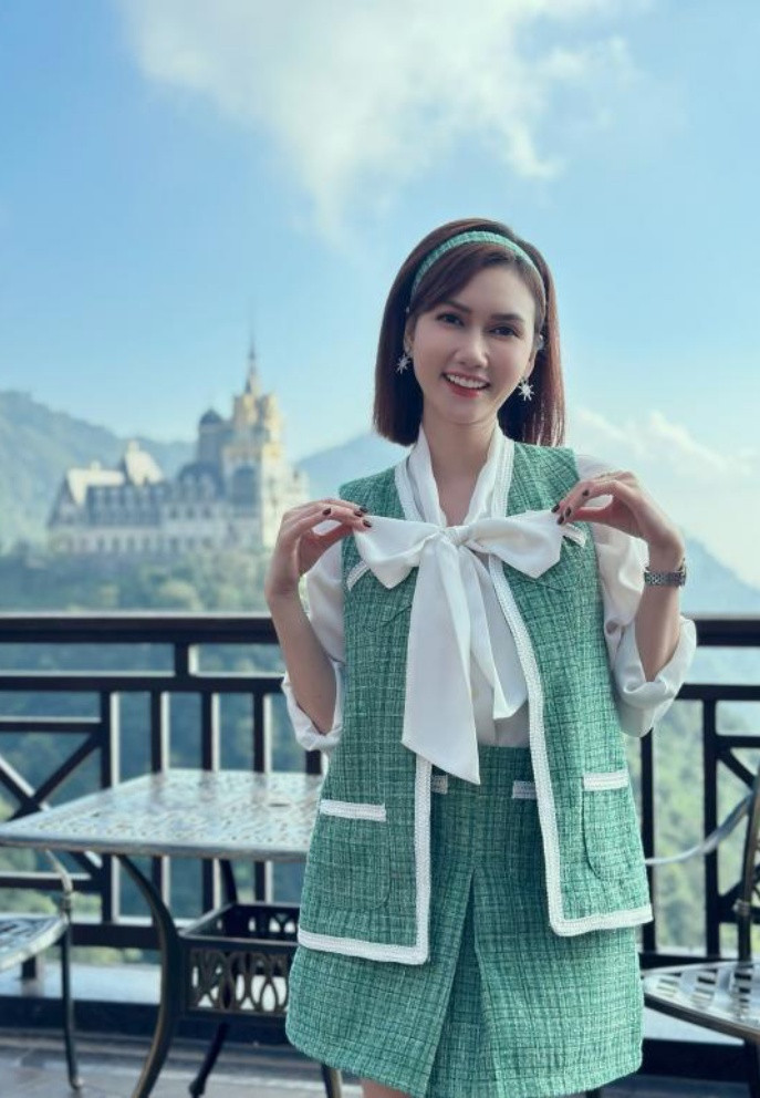 Hương Giang đăng dòng trạng thái suy tư: "Có những thứ mất đi rồi ta cảm thấy hối tiếc. Nhưng cũng có những thứ mất đi rồi ta mới nhận ra nên bỏ nó từ lâu".