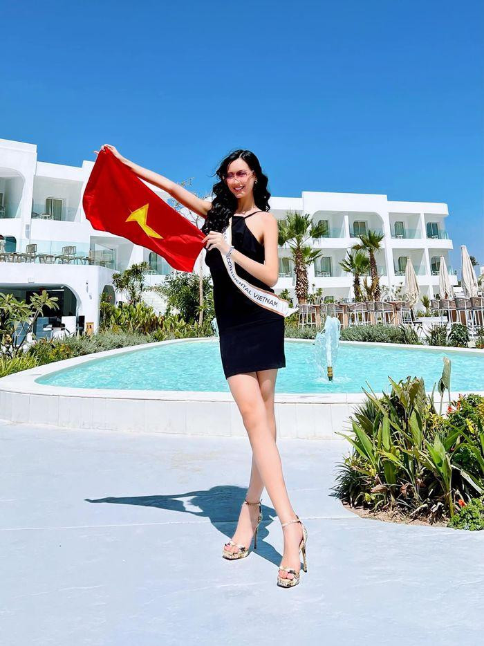 ẫu vậy với trình độ tiếng Anh "xịn" và kĩ năng catwalk ổn, Bảo Ngọc được kỳ vọng sẽ mang về Việt Nam chiếc vương miện Miss Intercontinental đầu tiên.