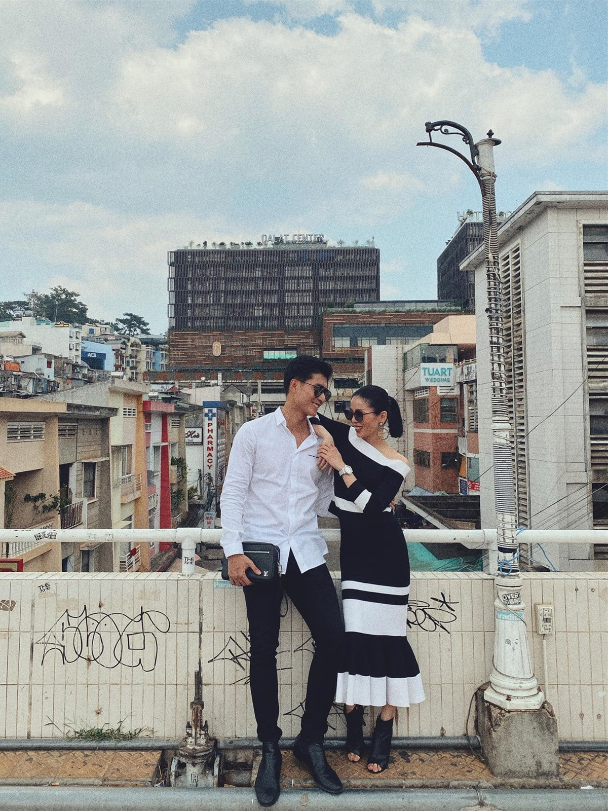 Lệ Quyên và bạn trai kém 11 tuổi "quấn như sam" ở nước ngoài - Hình 6 Le Quyen va ban trai kem 11 tuoi