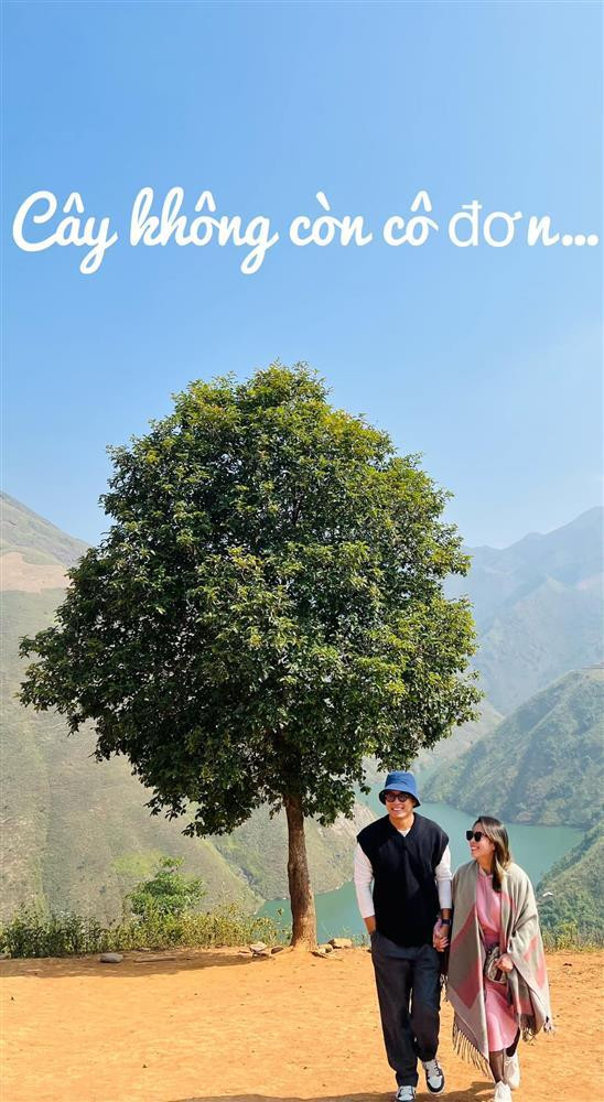 Tối 10/11, Hồng Đăng có bài đăng tổng kết chuyến đi chơi cùng vợ. Xả loạt ảnh tình tứ bên bà xã, nam diễn viên cho biết đây là lần đầu tiên anh cùng vợ đặt chân tới điểm du lịch này. Dù khá mệt nhưng hai vợ chồng đã có quãng thời gian tuyệt vời ở nơi đây.