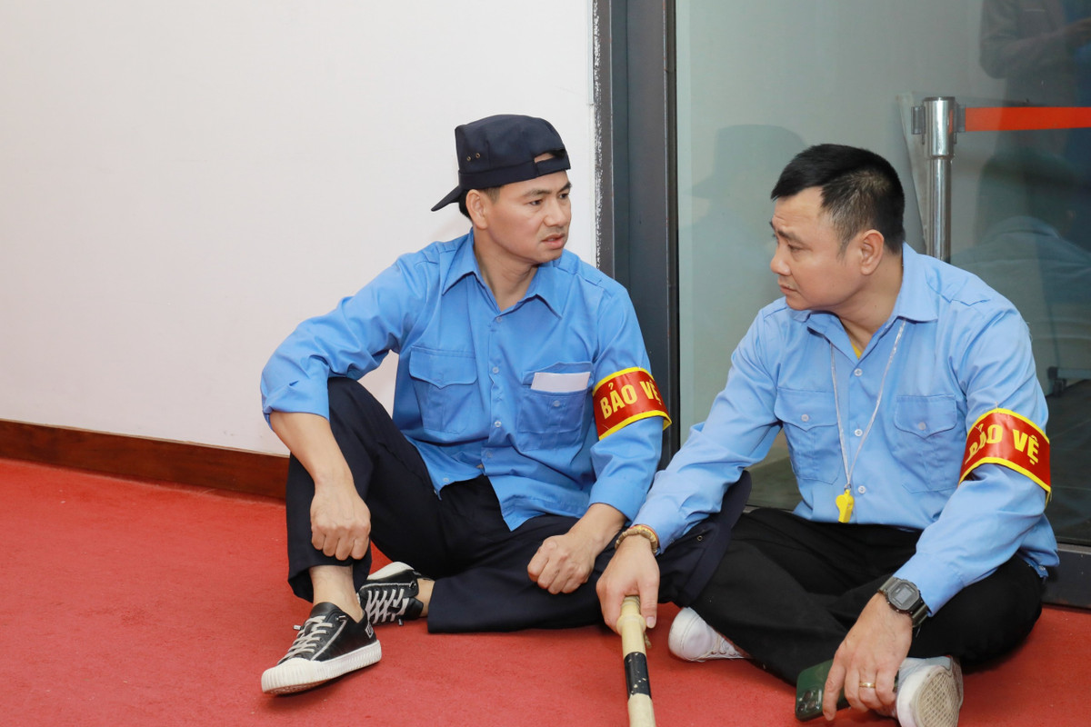 Tự Long, Xuân Bắc tập kịch, Xuân Hinh nhí nhảnh bên Hồng Vân - Hình 2 Tu Long, Xuan Bac tap kich, Xuan Hinh nhi nhanh ben Hong Van-Hinh-2