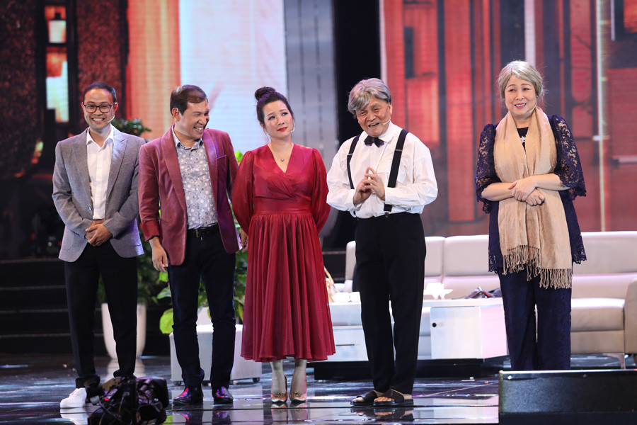 Tự Long, Xuân Bắc tập kịch, Xuân Hinh nhí nhảnh bên Hồng Vân - Hình 3 Tu Long, Xuan Bac tap kich, Xuan Hinh nhi nhanh ben Hong Van-Hinh-3