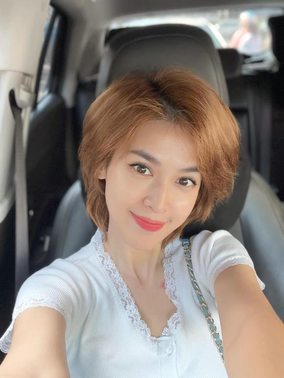 Lưu Hương Giang diện vest không nội y, BTV Hoài Anh xinh tươi - Hình 12 Luu Huong Giang dien vest khong noi y, BTV Hoai Anh xinh tuoi-Hinh-12