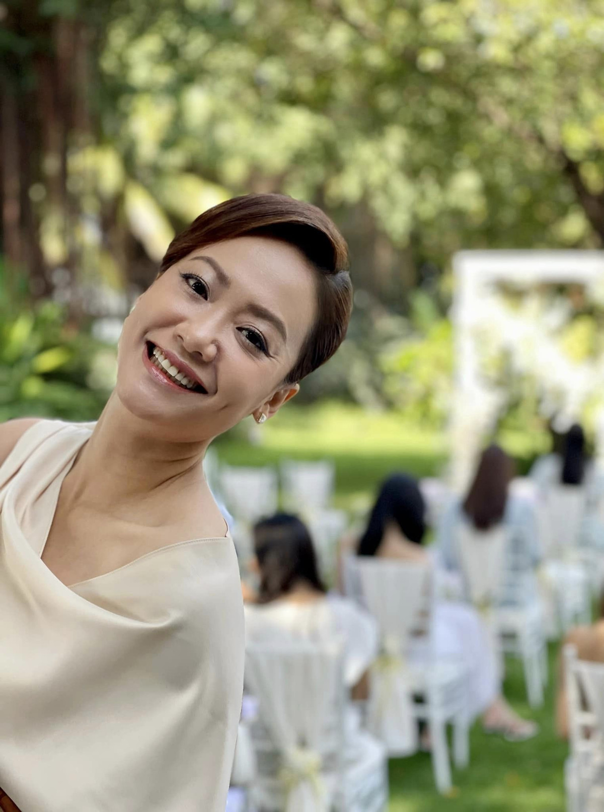 Lưu Hương Giang diện vest không nội y, BTV Hoài Anh xinh tươi - Hình 8 Luu Huong Giang dien vest khong noi y, BTV Hoai Anh xinh tuoi-Hinh-8