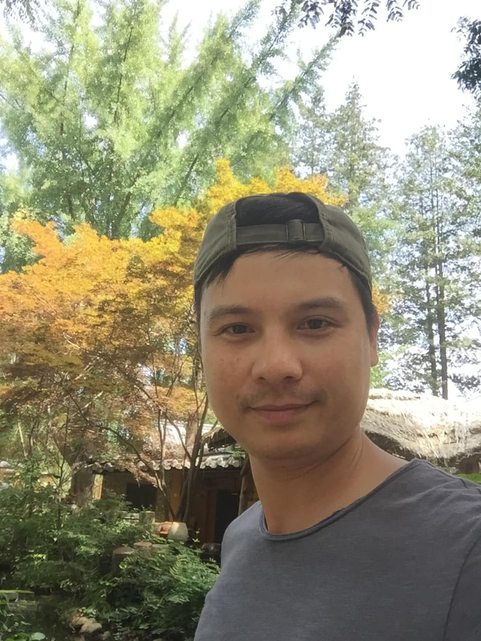 Diễn viên Thiện Tùng checkin tại Hàn Quốc.